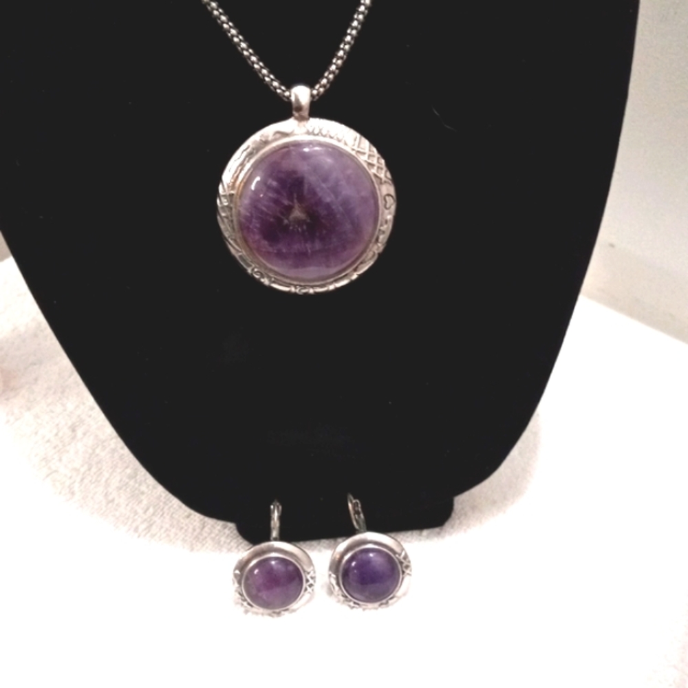 Silvertone Neckless & Pierced Earrings with Lilic Amethyst stones